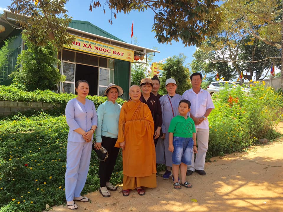 Đoàn Phật tử Tịnh xá Ngọc Ban (Đắk Lắk) đến thăm và đảnh lễ Phật tại Tịnh xá Ngọc Đạt
