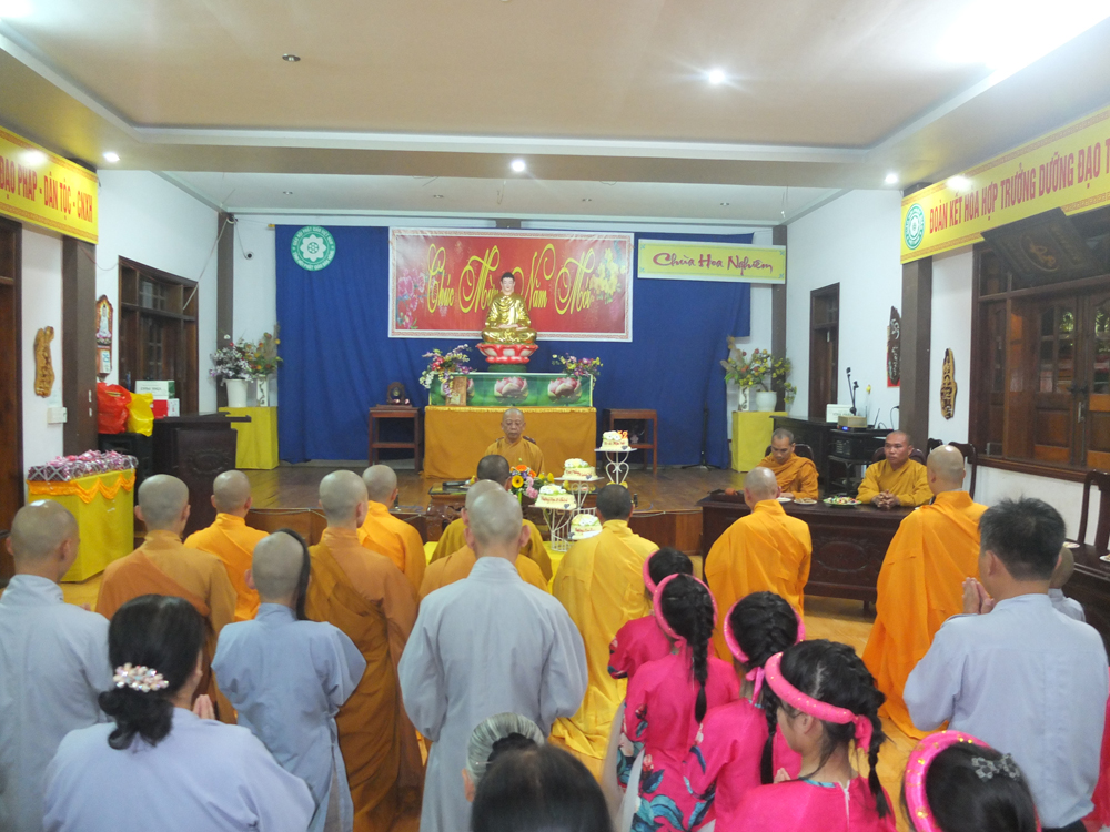 Đại đức Trụ trì dự lễ khánh tuế Thượng tọa Trưởng BTS GHPGVN tỉnh Đăk Nông và tổng kết lớp giáo lý Phật học