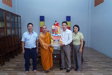 TP. Gia Nghĩa:
Ban Tôn giáo tỉnh thăm, chúc mừng Phật đản năm 2022 tại tịnh xá Ngọc Đạt
